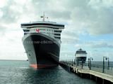 Queen Mary 2 with GTS Summit approaching