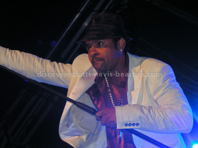 Shaggy performing at the 2006 St Kitts Music Festival